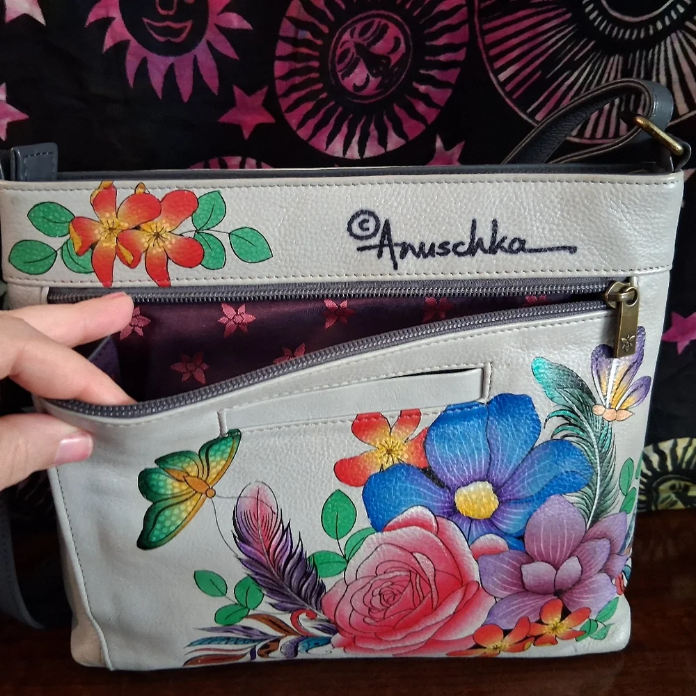 Anuschka Hand-painted Grey Leather Shoulder Bag Lion Flowers - Picture 6 of 17